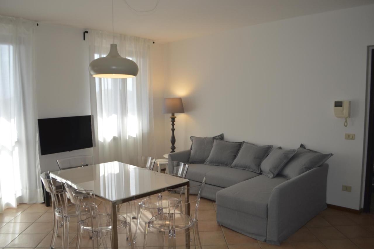 V12 Apartments - Trecate ภายนอก รูปภาพ