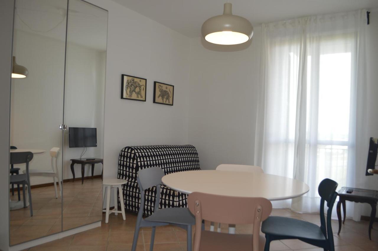 V12 Apartments - Trecate ภายนอก รูปภาพ